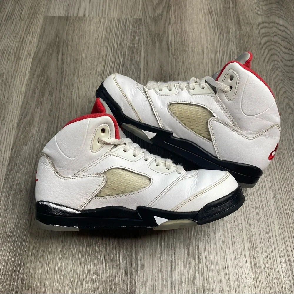 Nike Air Jordan 5 Retro Boys 3Y Athletic Shoes Sneakers 440889-102‎ Fire Red